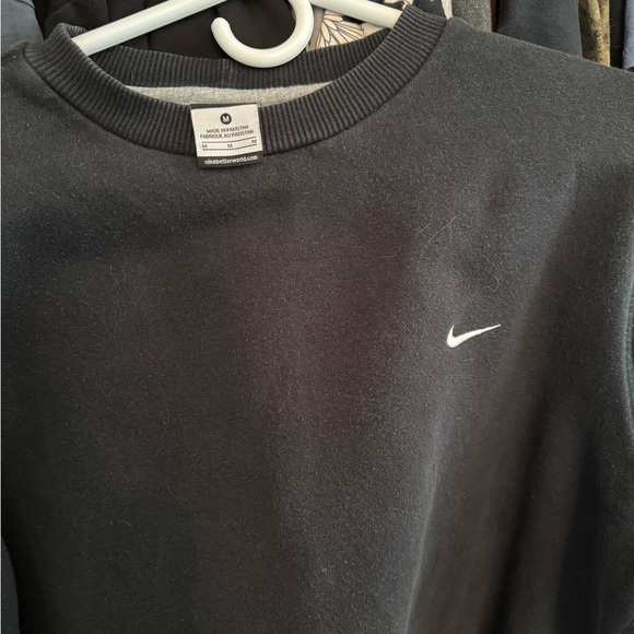 Black vintage cropped Nike crewneck size M - Picture 2 of 2